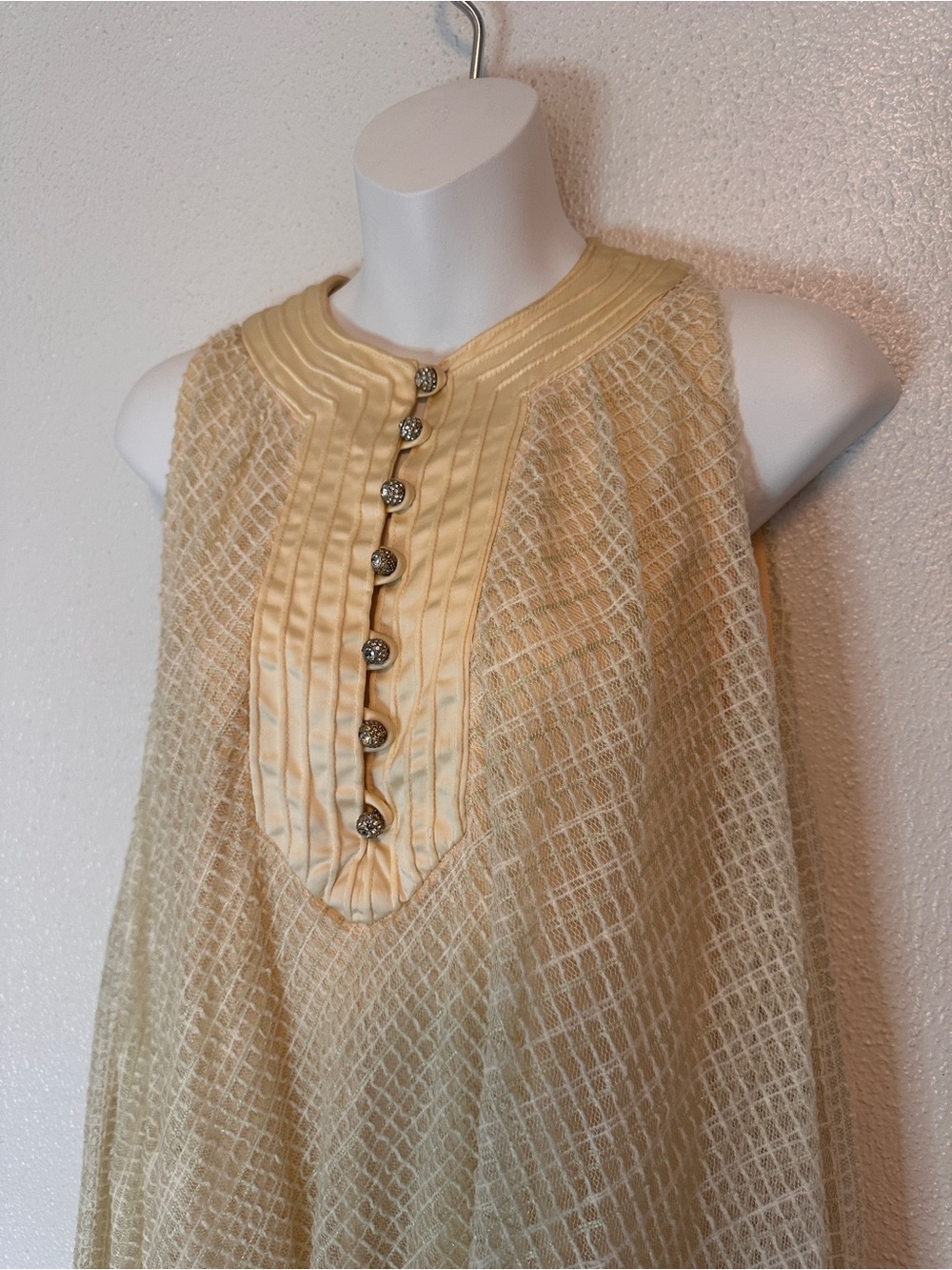 Vintage 60s union made pale yellow cream swing halter dress with Button Placket - Picture 3 of 8